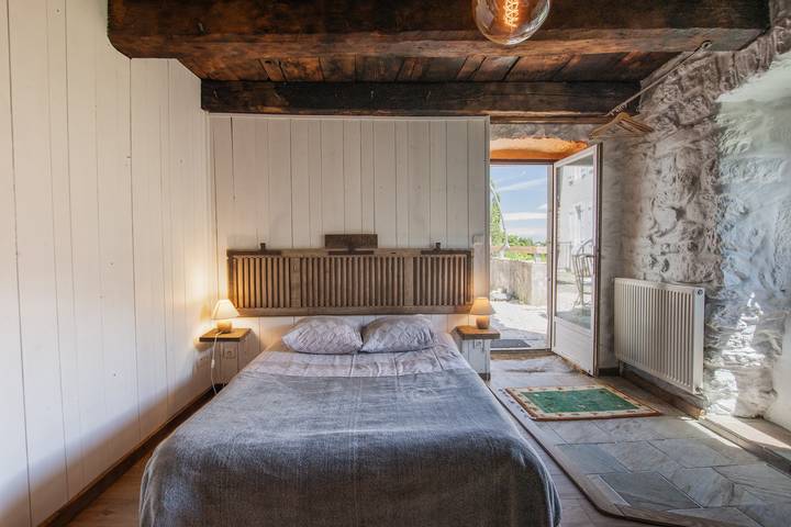 Chambre 'La Ferme De Chalas - Grangette' avec piscine partagée, terrasse partagée et Wi-Fi in Valgorge, Parc naturel régional des Monts d'Ardèche