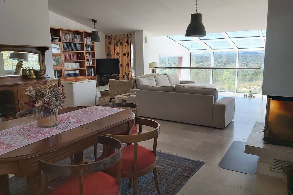 Finca el Enebro in Valdemorillo, Madrid Province