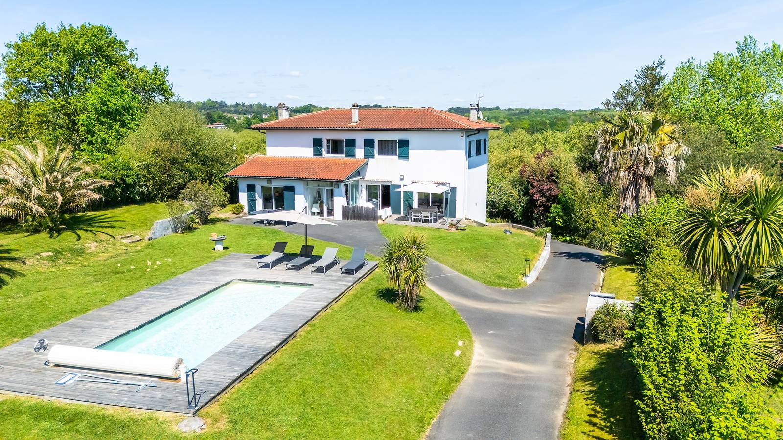 Villa Joana - piscine, grand jardin, 4 chambres in Arbonne, Région de Bayonne