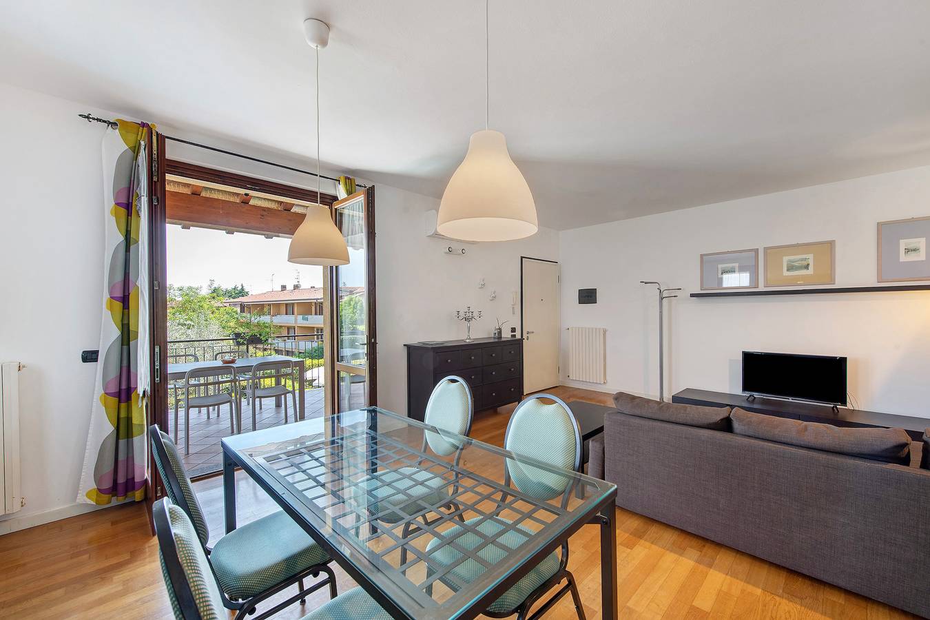 Ganze Wohnung, Ferienwohnung 'I Ciclamini 6' mit Gemeinschaftspool, Wi-Fi und Klimaanlage in Moniga del Garda, Gardasee-Berge