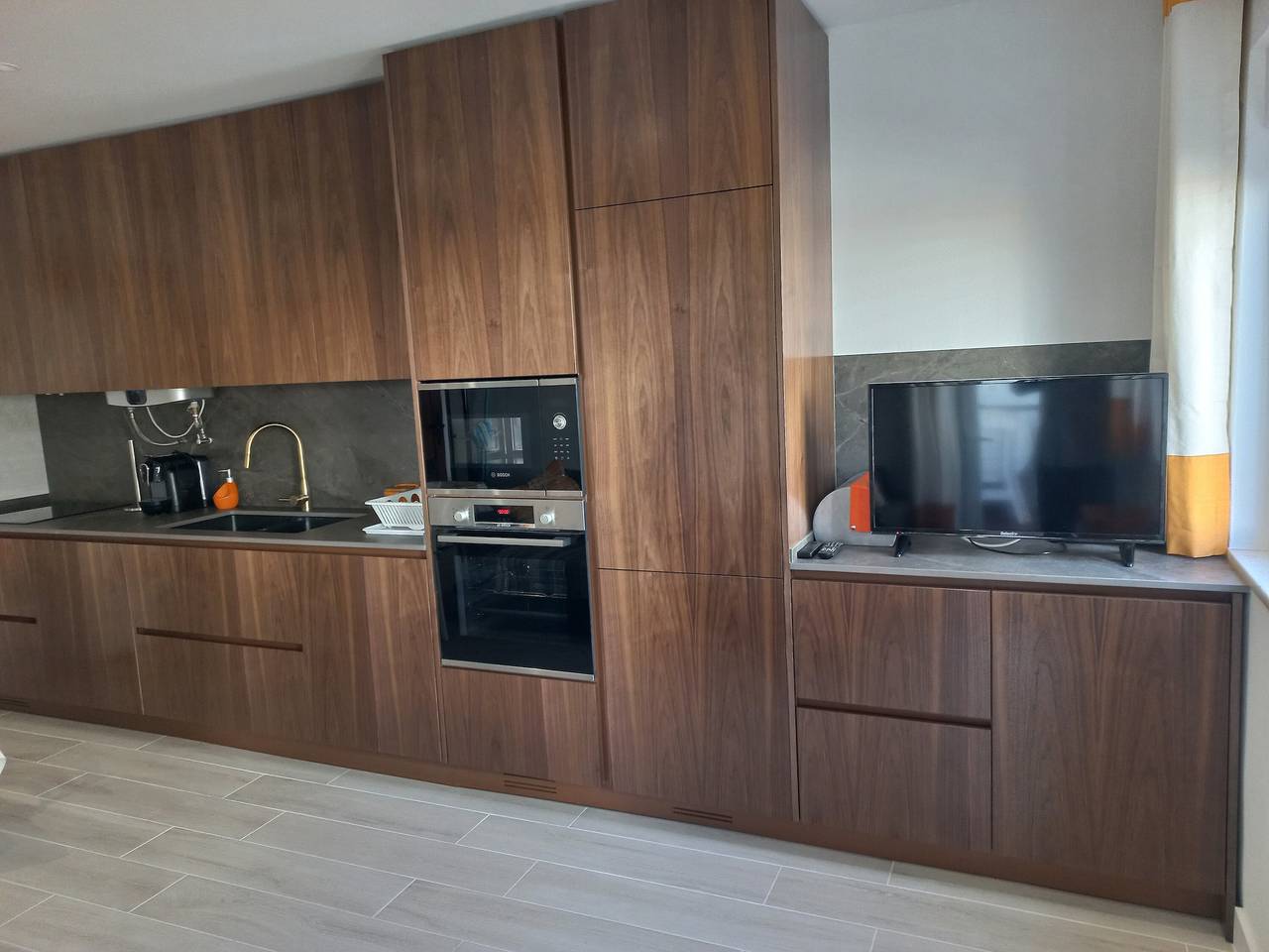 Apartamento inteiro, Apartamento "Regueiró Quarteira Beach" com Wi-Fi, A/C, Varanda & Terraço in Cavacos, Quarteira