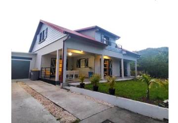 Location de vacances pour 11 personnes, avec jardin ainsi que terrasse et jacuzzi à Entre-Deux