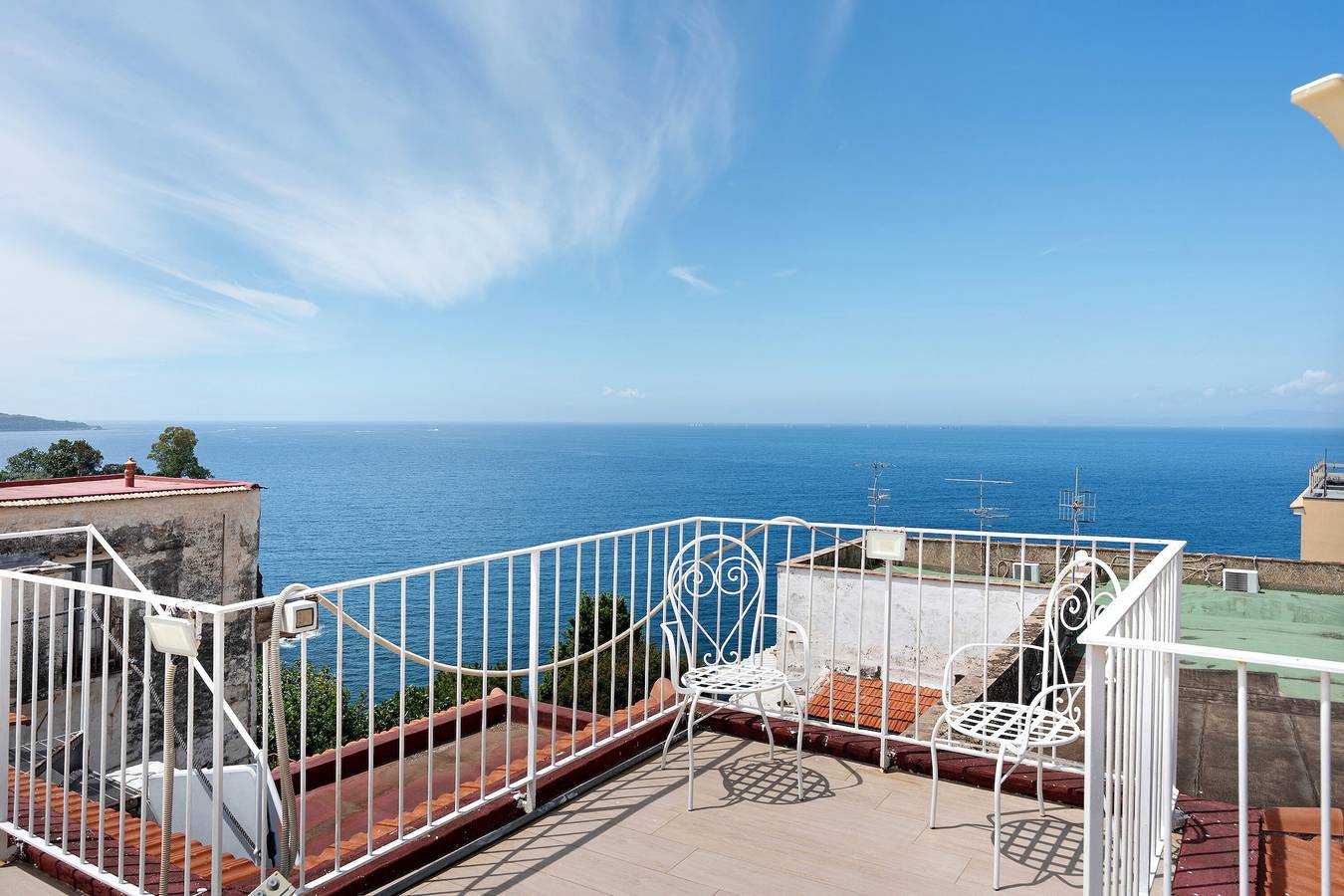 Appartement entier, Appartement « Blue Room » avec vue sur mer, Wi-Fi et climatisation in Meta, Sorrento Coast