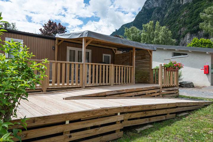 Caravane pour 4 personnes, avec terrasse et balcon/terrasse à Le Bourg-d'Oisans - 2