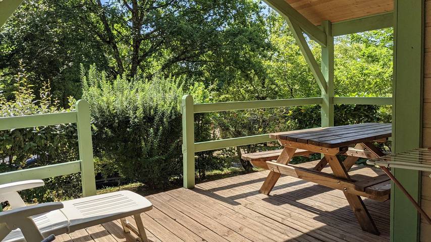Gîte pour 5 personnes, avec piscine ainsi que terrasse et jardin à Lissac-sur-Couze - 3