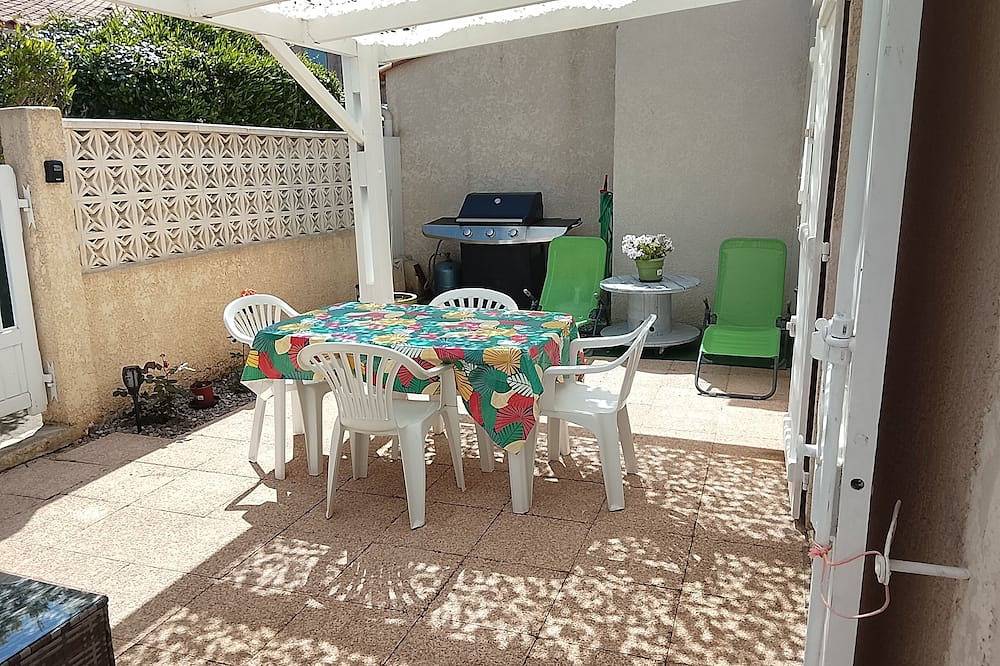 Houses in the sun in Vic-la-Gardiole, Mediterranean Coast (France)