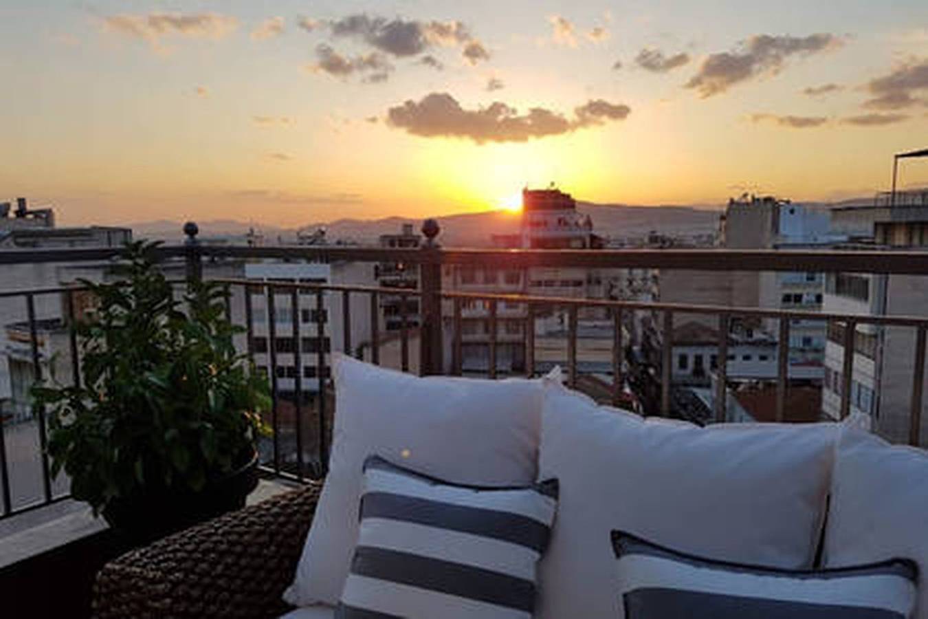Stunning Athens Penthouse | Historic Central Location | Admetus Loft | Acroposlis View | Psyrri in Sezione centrale di Atene, Atene