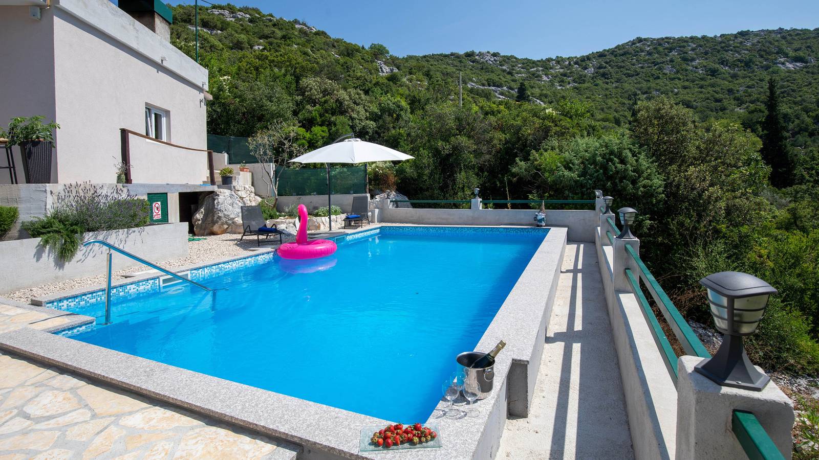 Ganze Wohnung, Apartment Zelenika Villa by Villas Guide in Ploce, Dubrovnik-Neretva