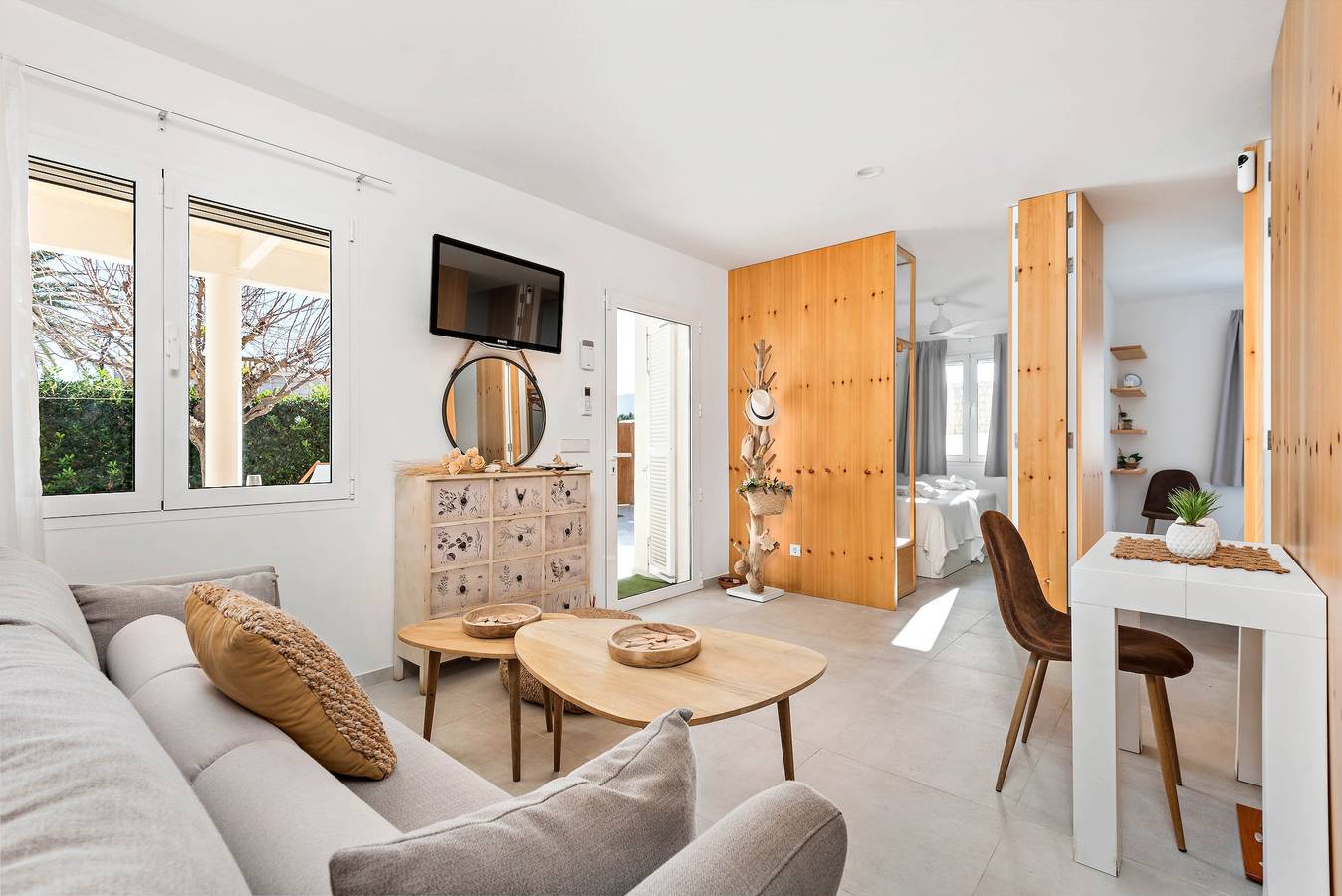 Holiday Home 'Marce' with Private Terrace, Wi-Fi and Air Conditioning in Son Xoriguer, Ciutadella