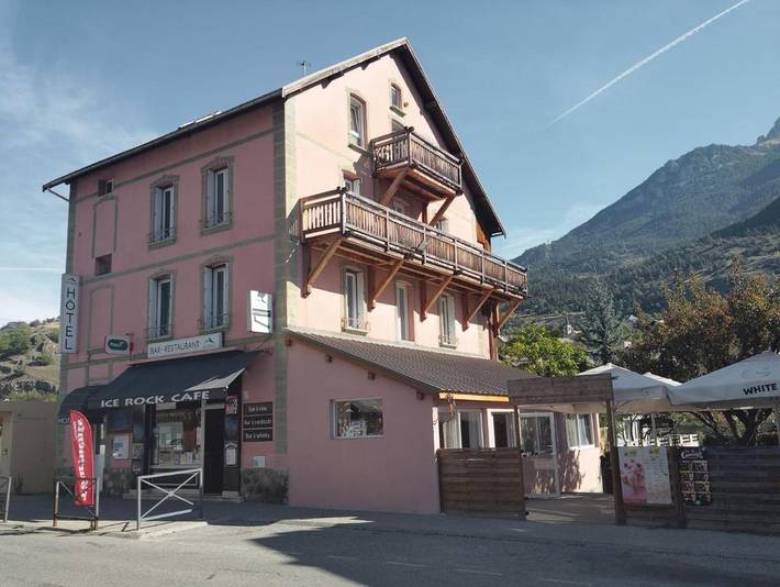 Hôtel pour 2 personnes, avec jardin et terrasse à L'Argentière-la-Bessée - 2