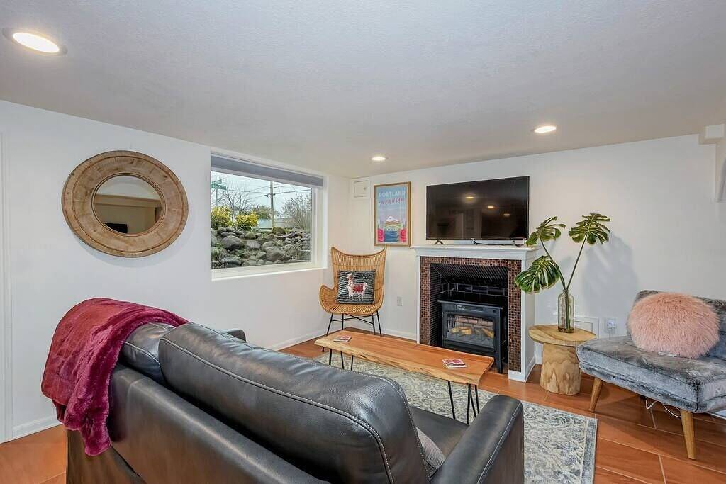 Ganze Wohnung, Private neue Gartenwohnung mit Whirlpool in Camas (Washington), Washington