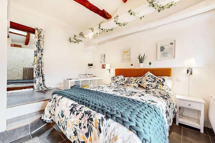 Location de vacances pour 2 personnes, avec jardin ainsi que jacuzzi et terrasse à Exideuil - 4