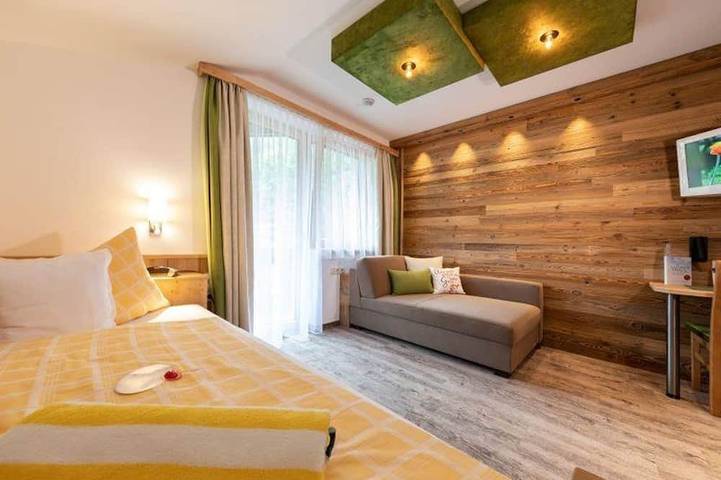 Ferienhaus für 2 Personen, mit Balkon und Whirlpool sowie Garten und Sauna