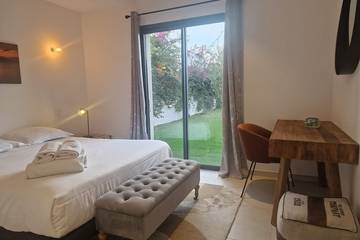 Villa pour 8 Personnes dans Cala Rossa, Lecci, Photo 3