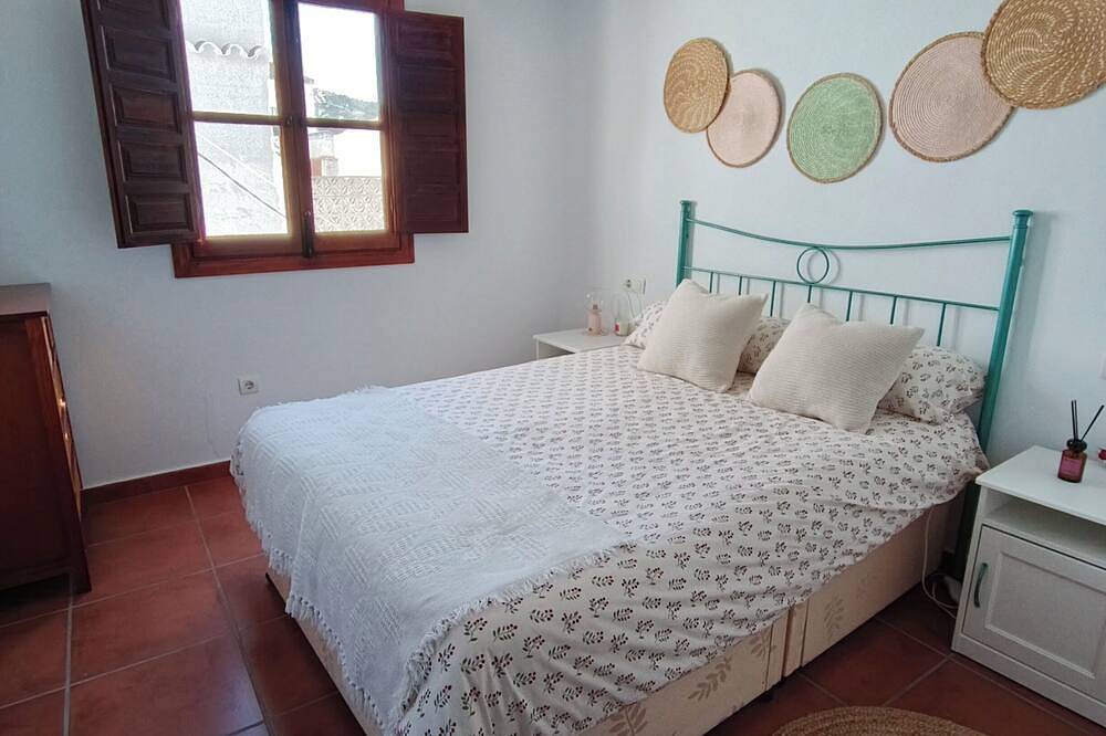 Cozy house in a picturesque white mountain village in Canillas de Albaida, Málaga Province