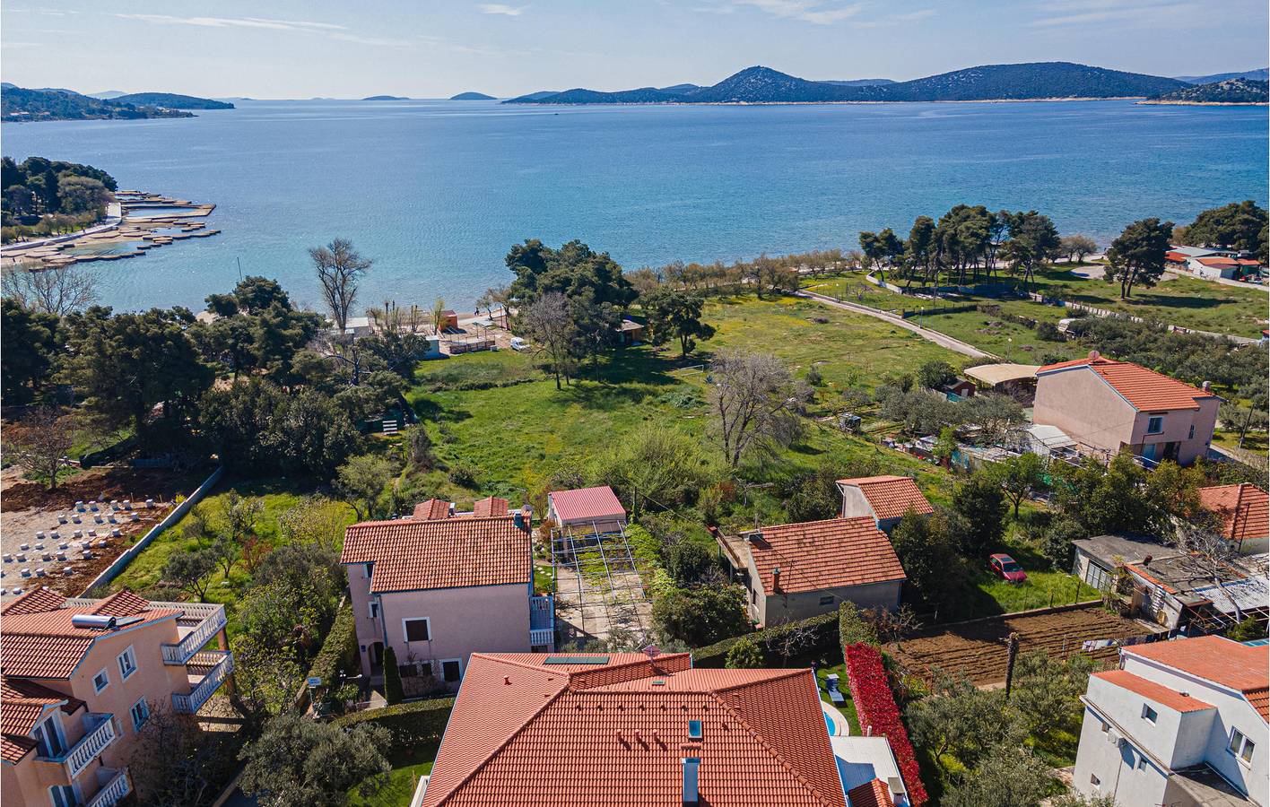 Gemütlich, 1,5 km vom Strand entfernt: Apartment mit Meerblick, Pool und Parkplatz in Vodice, Šibenik-Knin