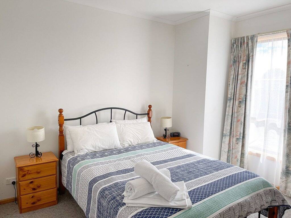 Dolphin Court - Park your car and walk to all that Robe has to offer in Robe, South Australia