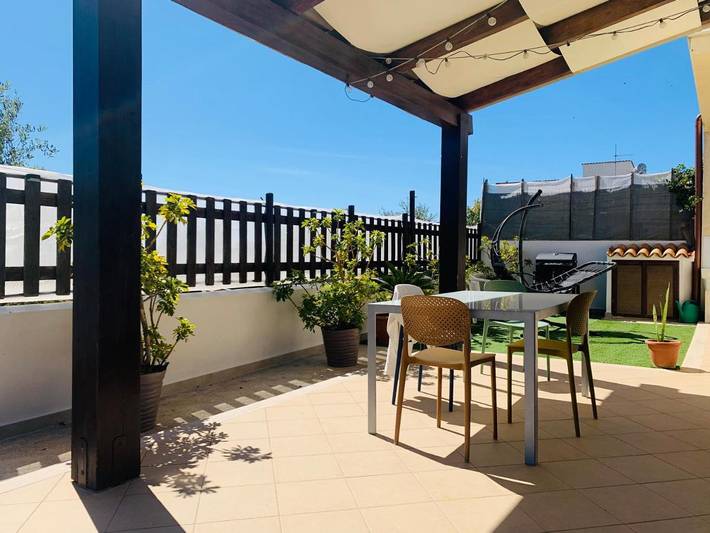 Villa per 7 persone, con giardino e panorama nonché vista lago, adatto a famiglie con bambini a Marsala