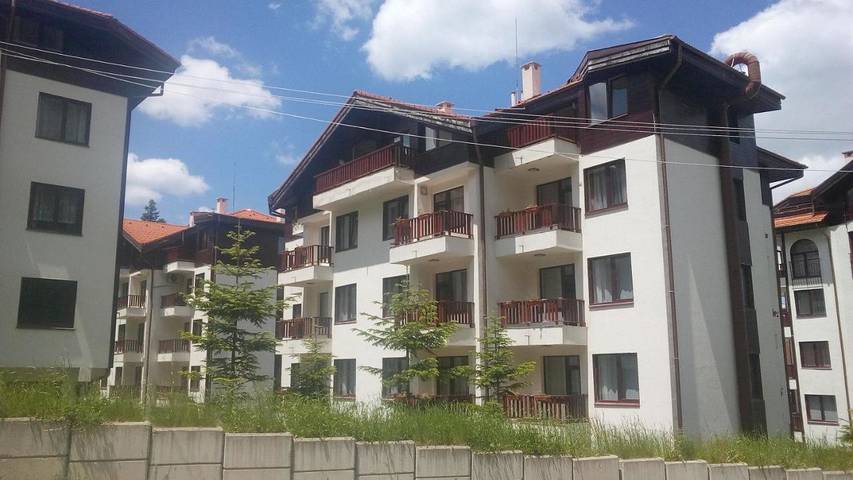 Apartahotel para 4 personas, con jardín además de piscina y sauna en Bulgaria