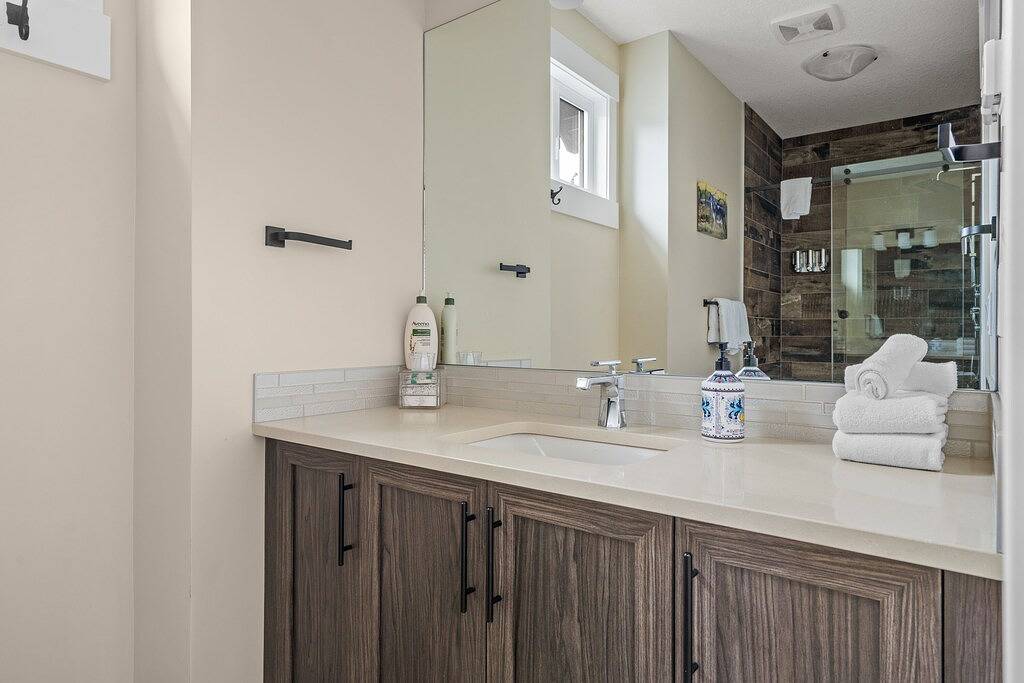 Bildende Kunst!Panorama Bergblick! Luxuriöse 5Brs / 4. 5Ba Townhome, Canmore für 12 in Canmore, Banff-Nationalpark