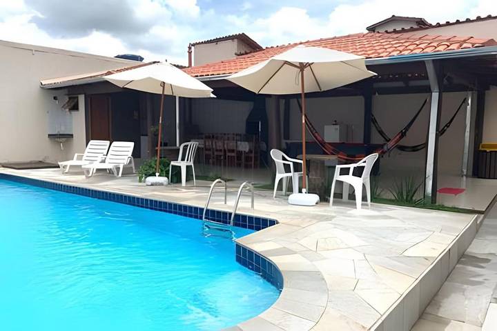 Casas e apartamentos de temporada para 13 pessoas, com vista e piscina e ainda jardim and balcão, com animais de estimação em Goiás