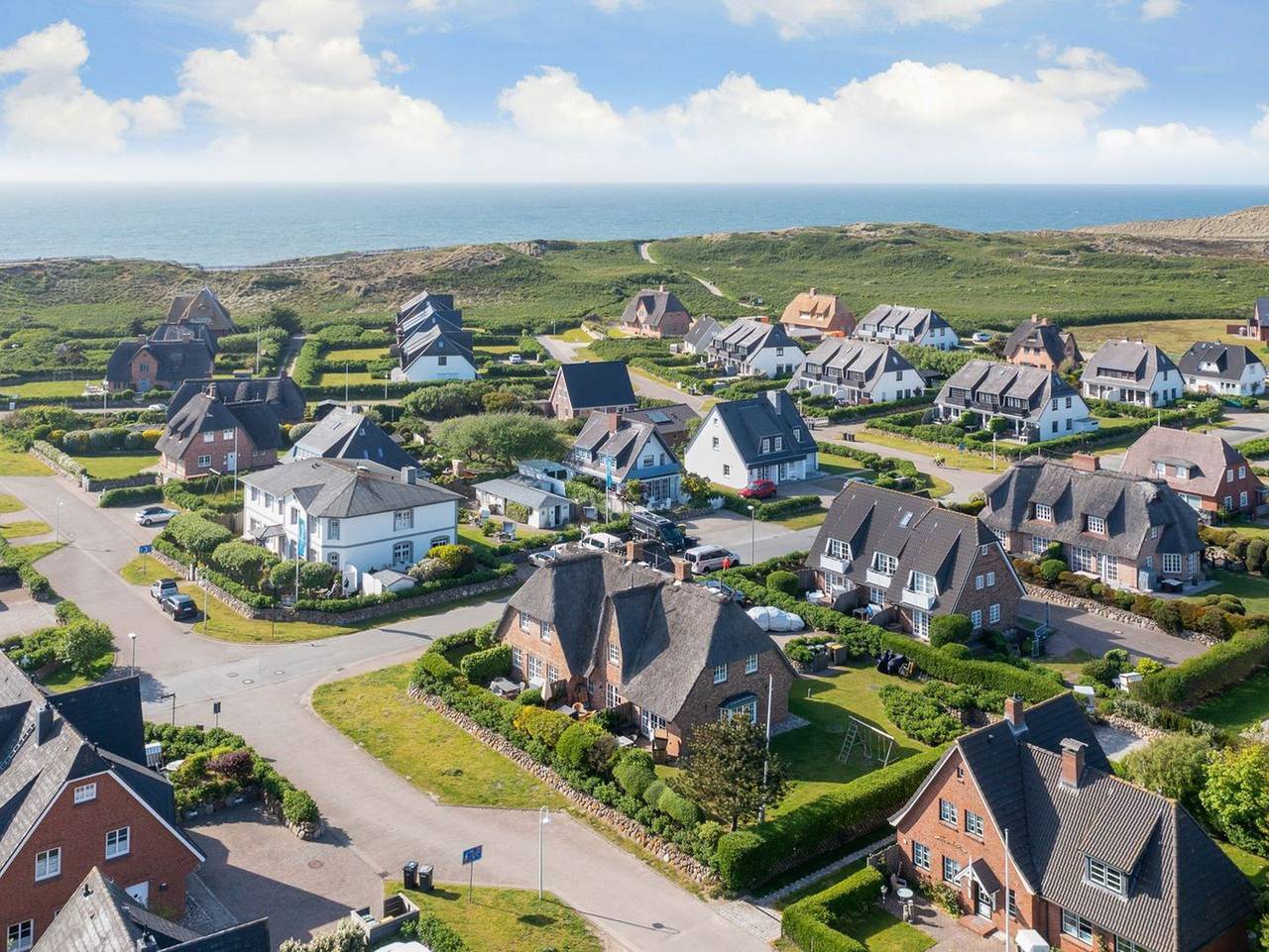 Ganze Ferienwohnung, Meeresbrise, App. 1 - Feines Wohnen mit viel Platz unter kuscheligem Reet in Bestlage. in Wenningstedt, Sylt