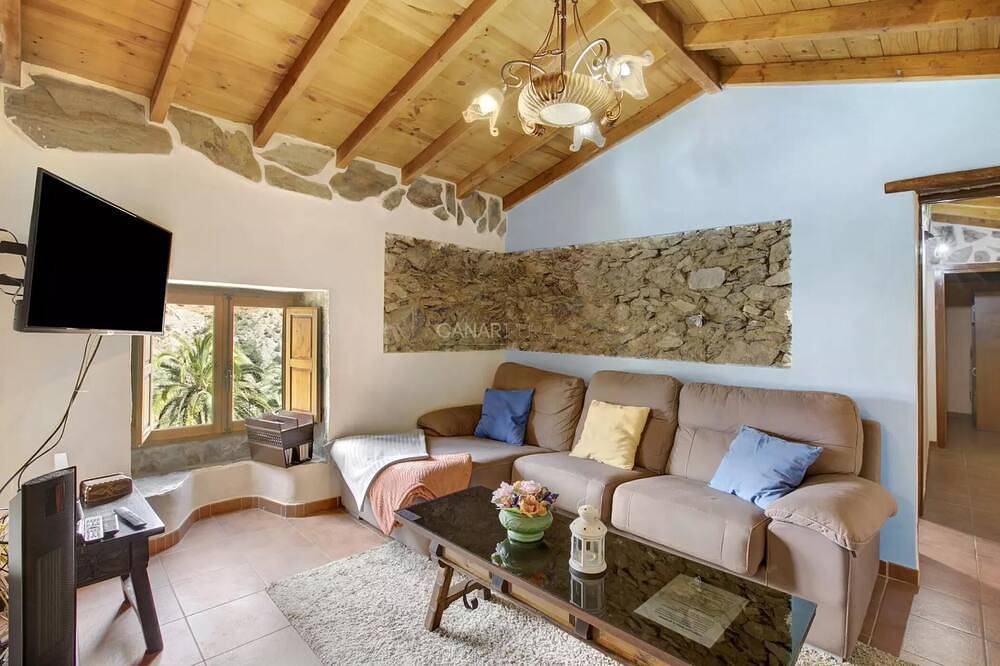 Charme et Confort : Maison en Pierre Naturelle avec Vue Imprenable à in Los Chapines, Vallehermoso