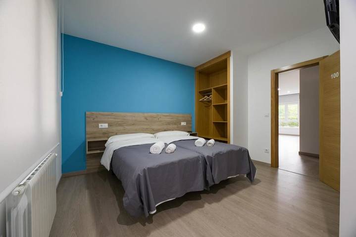 Apartamento para 13 personas, con jardín además de piscina y vistas en Arzúa