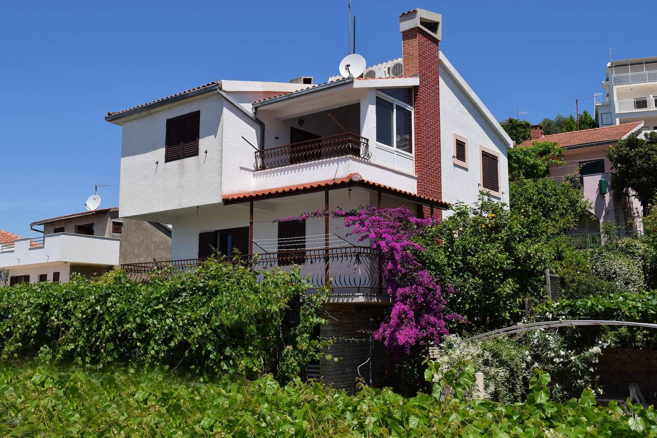 Ganze Wohnung, 2-Zimmer-Ferienwohnung am Strand Okrug Donji, Ciovo A-18300-a in Okrug Donji, Ciovo