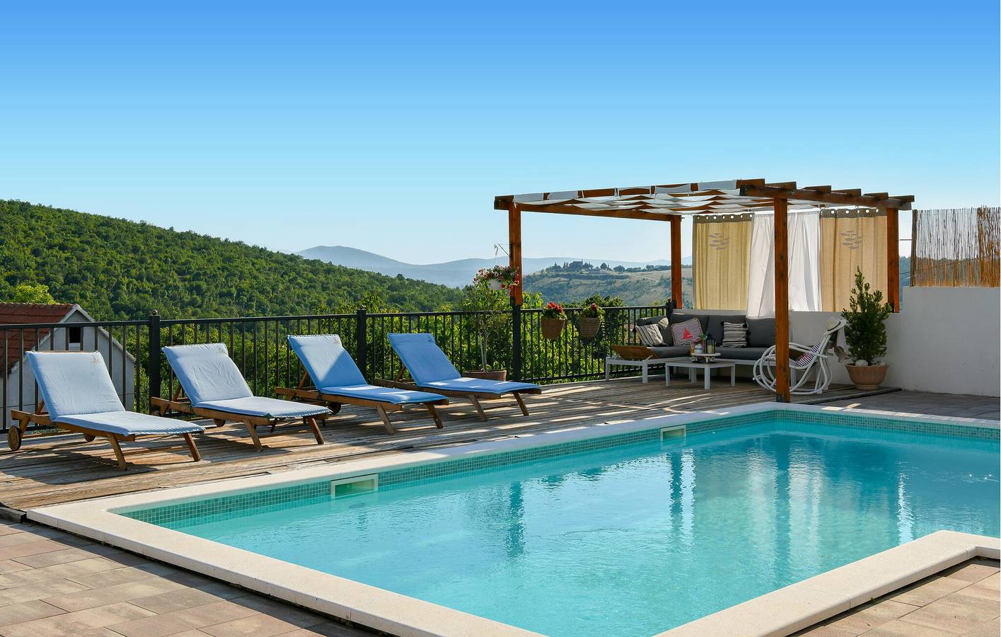 Gemütliche 200 m² große Wohnung mit Pool, Terrasse und WLAN in der Nähe des Flusses Ruda in Dalmatinisches Zagora