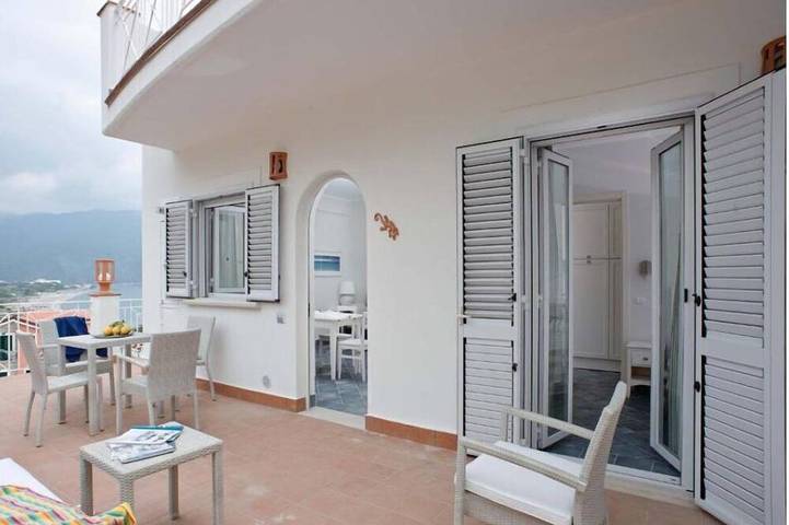 Apartamento entero, Cannicelle   Apartment with sea view located inside the Residence le Ruve Bianche with swimming pool and private beach in Vibonati, Cilento Coast