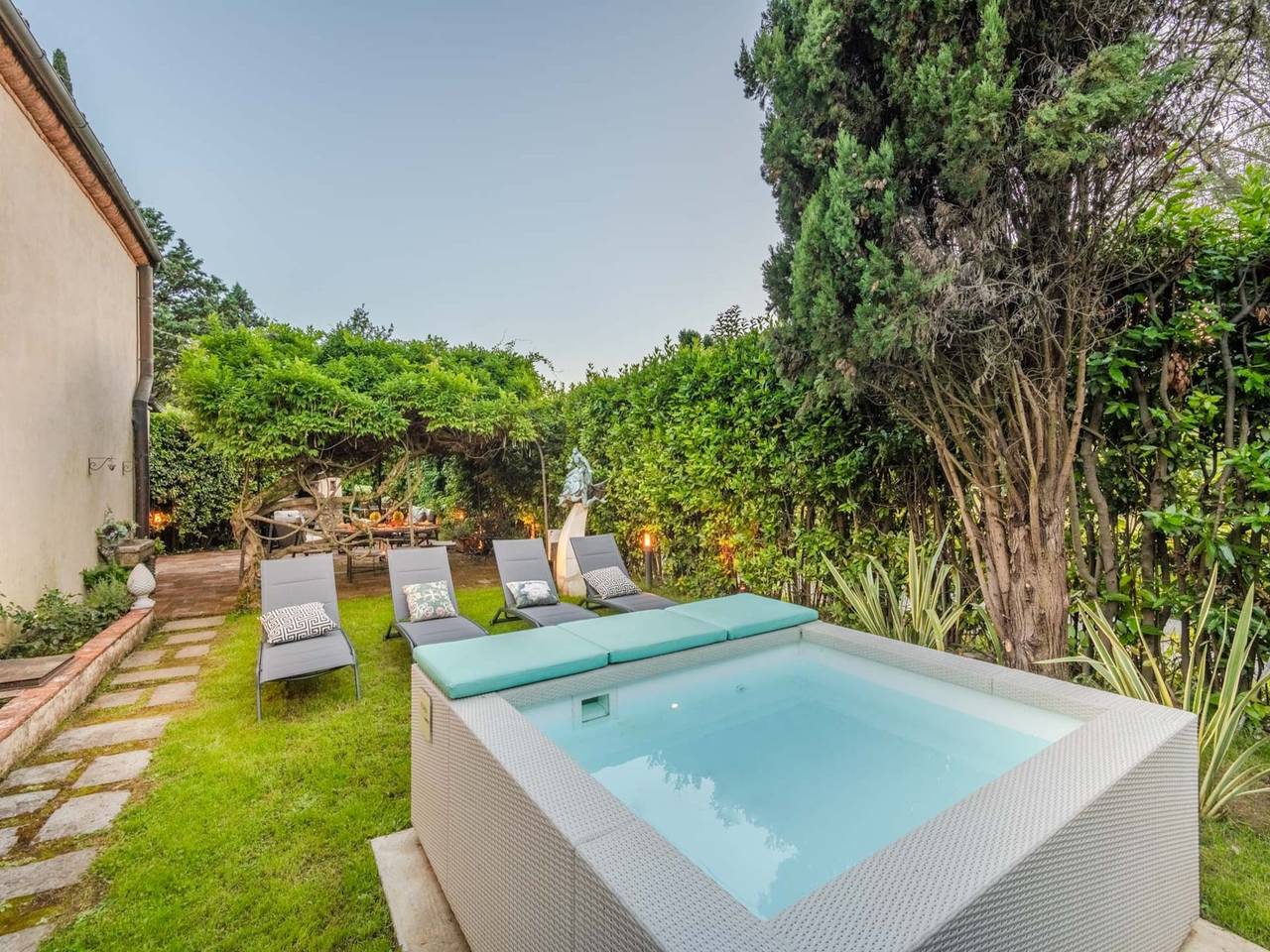 Casale a Lucca con giardino jacuzzi in Lucca, Colline Lucchesi
