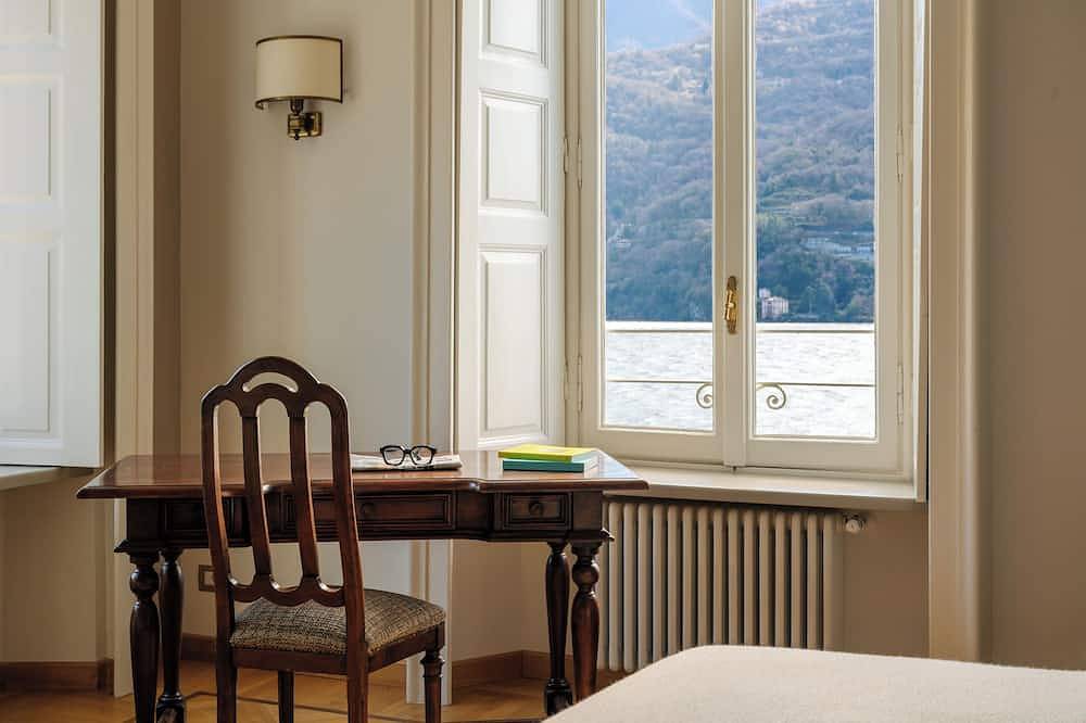 La Casa - Spacious apartment in historic villa with private lake access in Carate Urio, Comosjøen