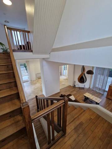 Gîte pour 9 personnes, avec piscine ainsi que vue et jardin, animaux acceptés à Alboussière