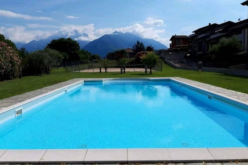 Appartamento intero, Incantevole appartamento con piscina, campo tennis in Colico, Alpi Orobie Occidentali