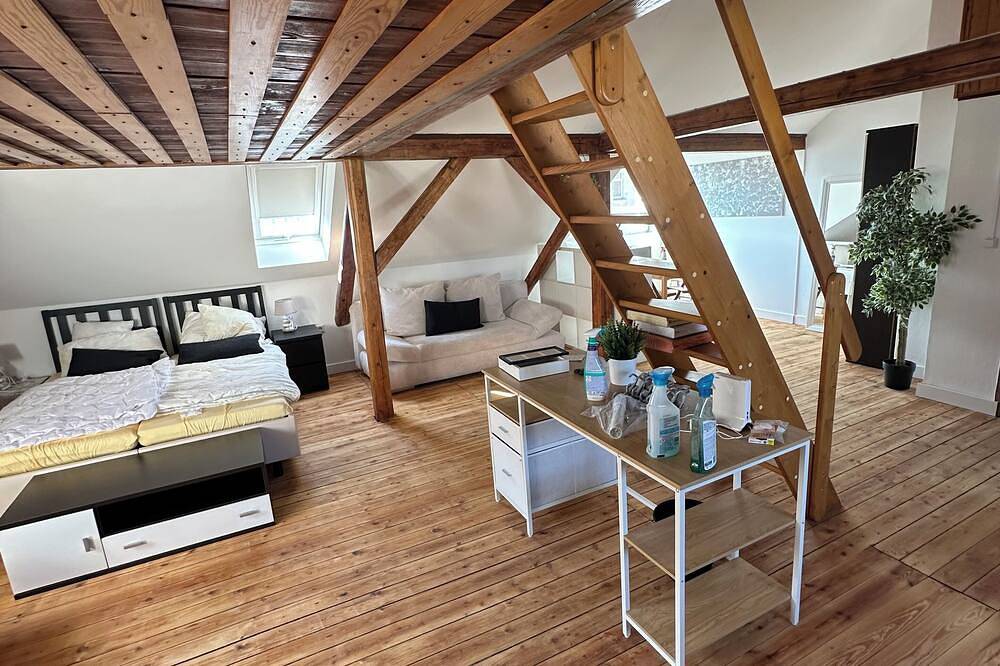 Apartamento entero, Cozy attic apartment main station/city in Núremberg, Franconia