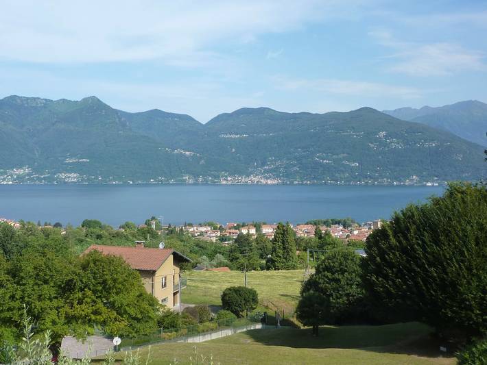 Ferienwohnung für 2 Personen, mit Balkon und Garten sowie Seeblick
