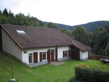 Gîte pour 5 personnes, avec jardin à Miellin