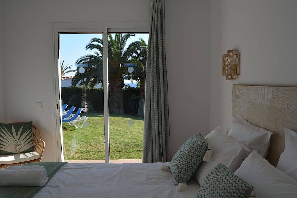 Magnifique Villa Très Bien Située Avec vue Mer, Piscine et Beaux Jardins in Binibeca, Sant Lluís