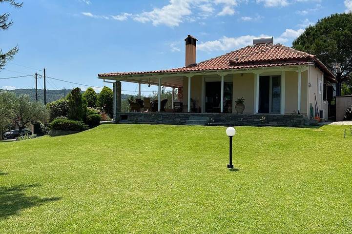 Villa for 99 people, with balcony and garden, with pets - 1