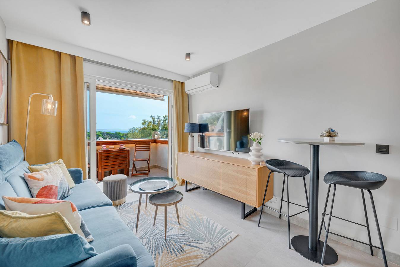 Geheel appartement, Appartement 'Ocean View Dunas De Artola' met Zeezicht, Wi-Fi en Airconditioning in Carib Playa, Marbella