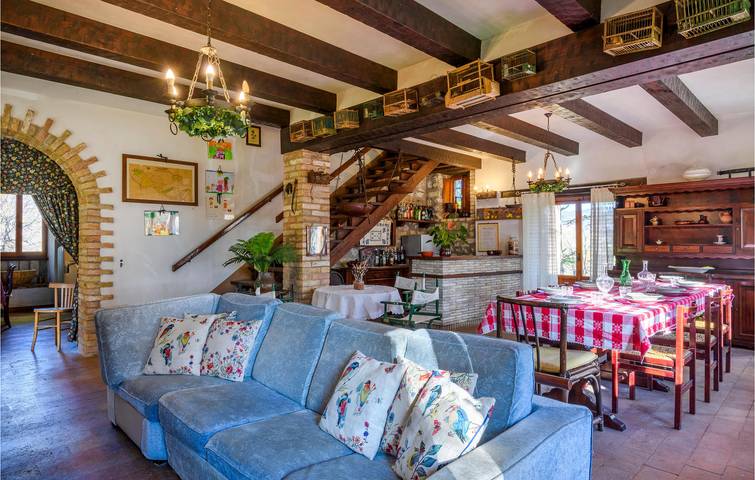 Casa vacanza per 9 persone con terrazza in Acqualagna, Valle del Metauro