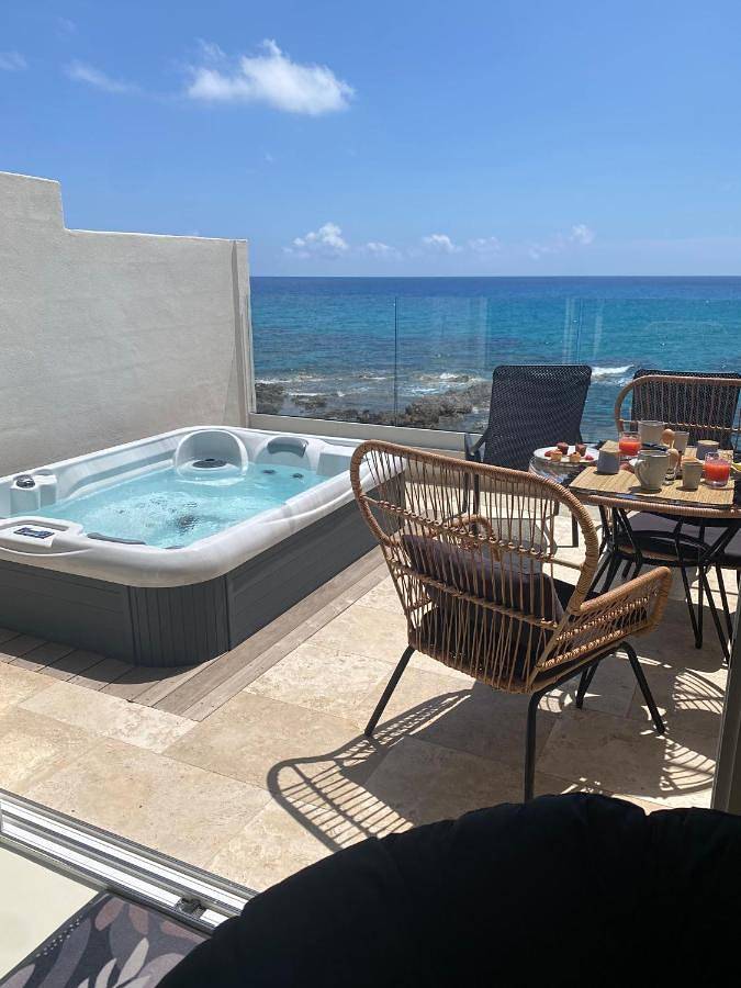 Gîte pour 2 personnes, avec Balcon et Jacuzzi ainsi que Terrasse et Jardin dans Tarco - 2
