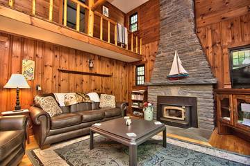 Log Cabin for 10 Guests in Lake Wallenpaupack, Pocono Mountains, Picture 4