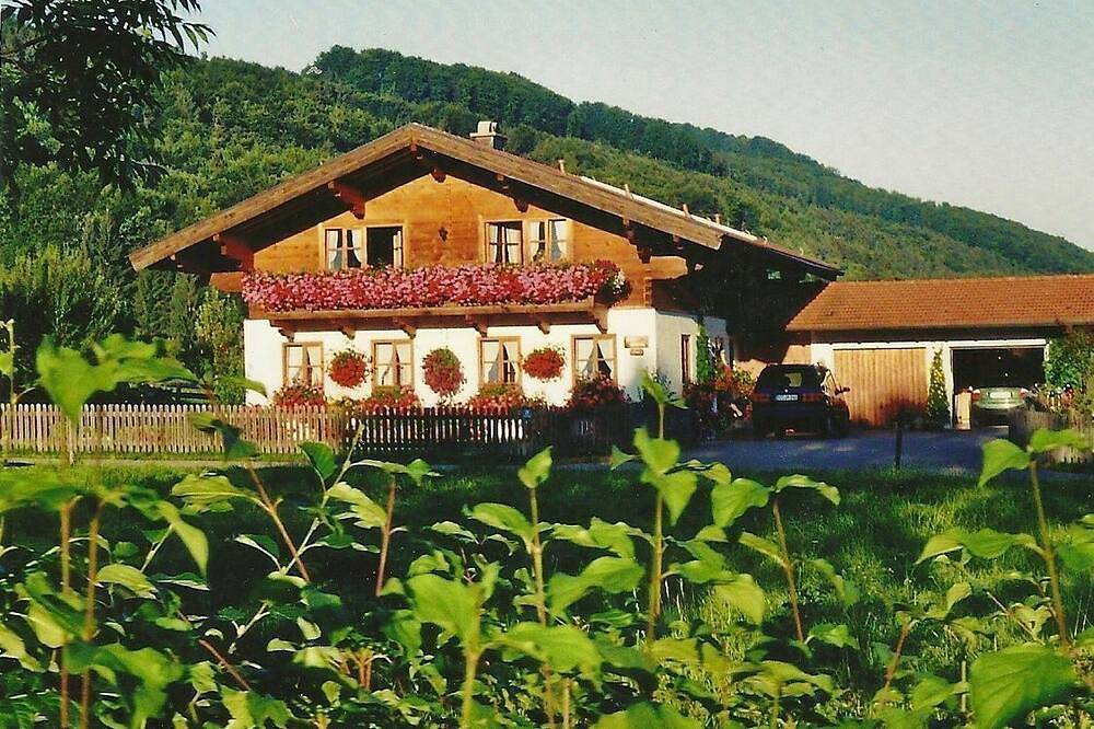 Ganze Wohnung, Ferienwohnung 100 qm, 2 sep. Sz, Bad mit Wc, zus. Wc, Terrasse, Garten in Bergen (Chiemgau), Chiemsee