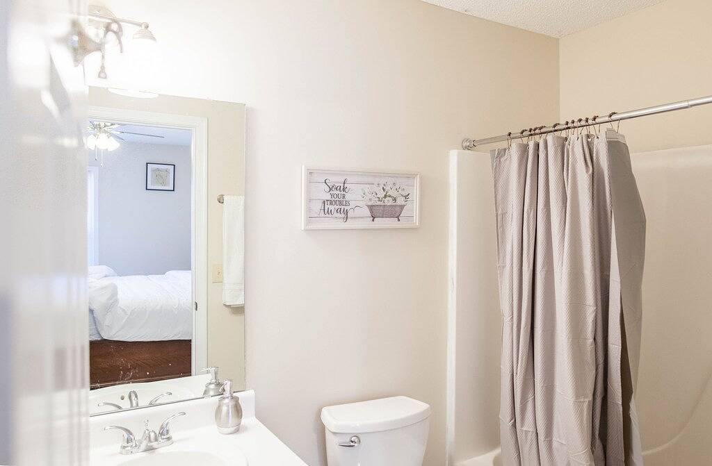 Cute 1 Level townhome close to Hpu / Furniture mkt in High Point, Guilford County