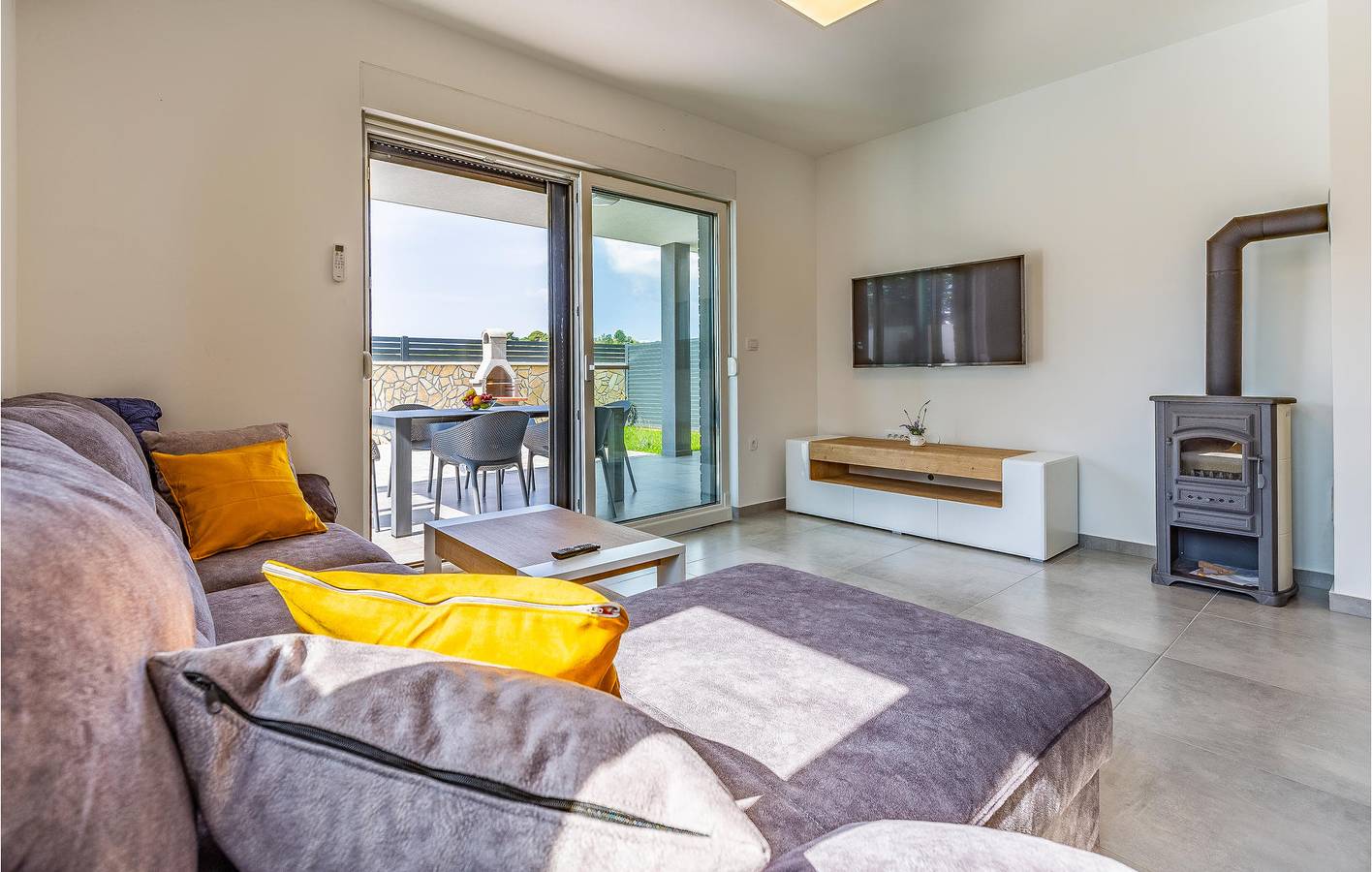 Charmante 130 m² große Wohnung mit Pool, Terrasse und WLAN in der Nähe des Stadtzentrums von Sisan in Pula, Südküste Istrien