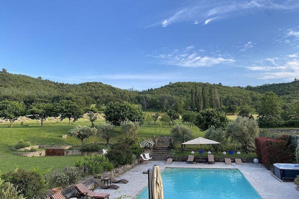 Wunderschöne Bastide in der Provence mit Swimmingpool, Tennisplatz und Jacuzzi in Céreste, Regionaler Naturpark Luberon
