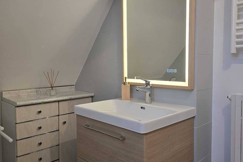 Quiet house with Jacuzzi near Disney ideal for family or business stay in Gouvernes, Seine-et-Marne