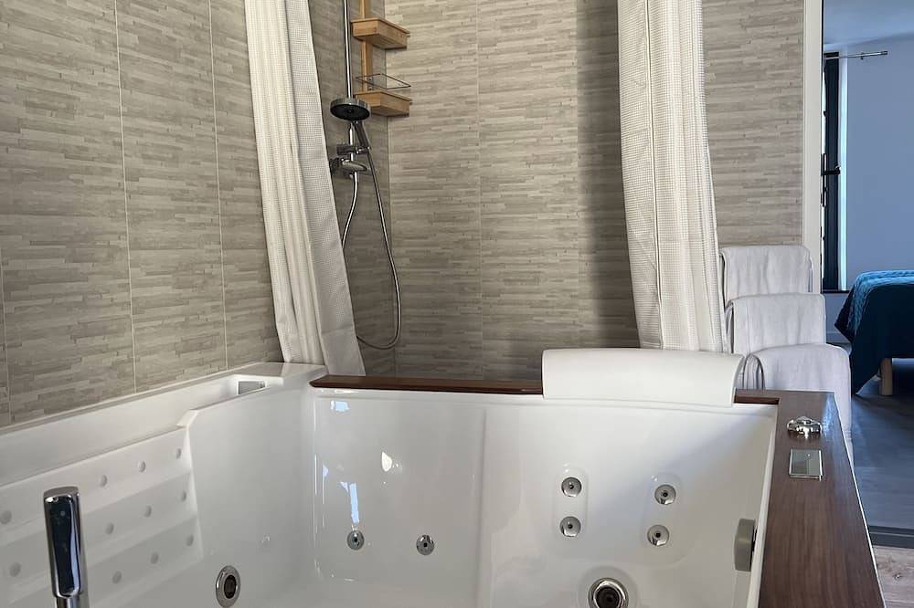 Superbe chambre privée avec jacuzzi et salon de détente in Amiens, Région d'Amiens